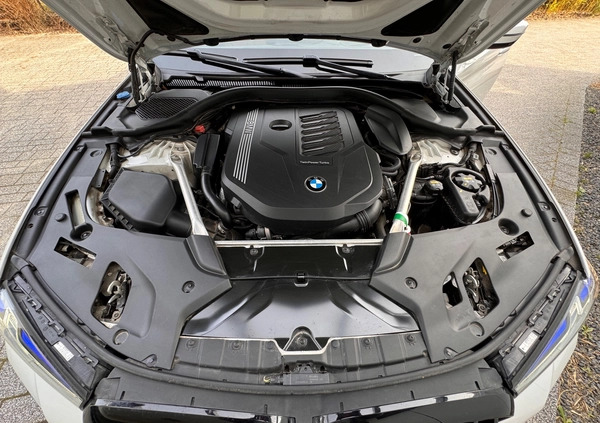 BMW Seria 5 cena 247000 przebieg: 89975, rok produkcji 2020 z Poznań małe 781
